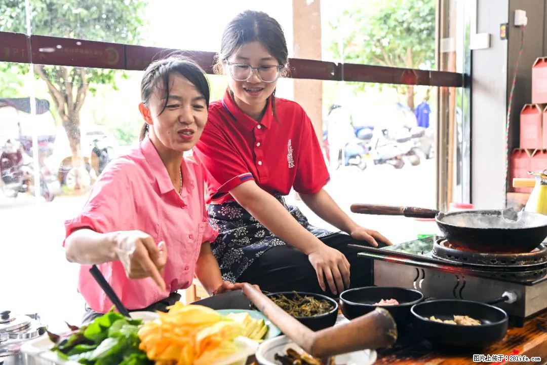 全网追的“扁担女孩”，找了一份暑假工，时薪12元 - 黔东南生活资讯 - 黔东南28生活网 qdn.28life.com
